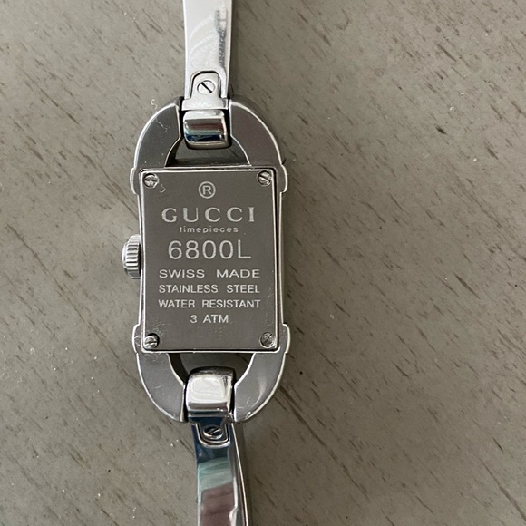 Ladie’s Rectangular Gucci Timepiece 6800L - Picture 4 of 7